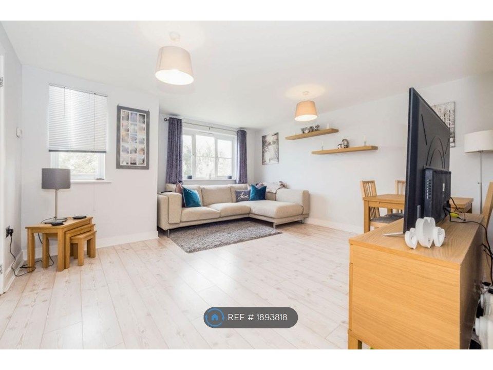 2 bed flat to rent in Brandon Close, Chafford Hundred, Grays RM16, £