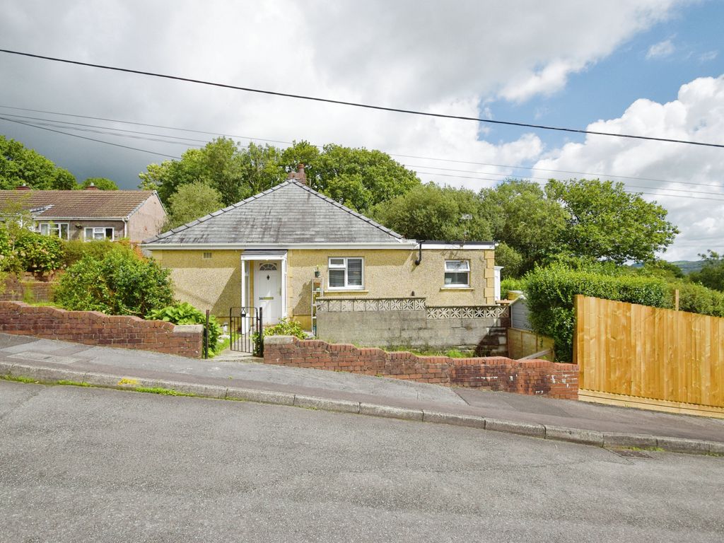 2 bed bungalow for sale in Maesyfelin, Pontyberem, Llanelli