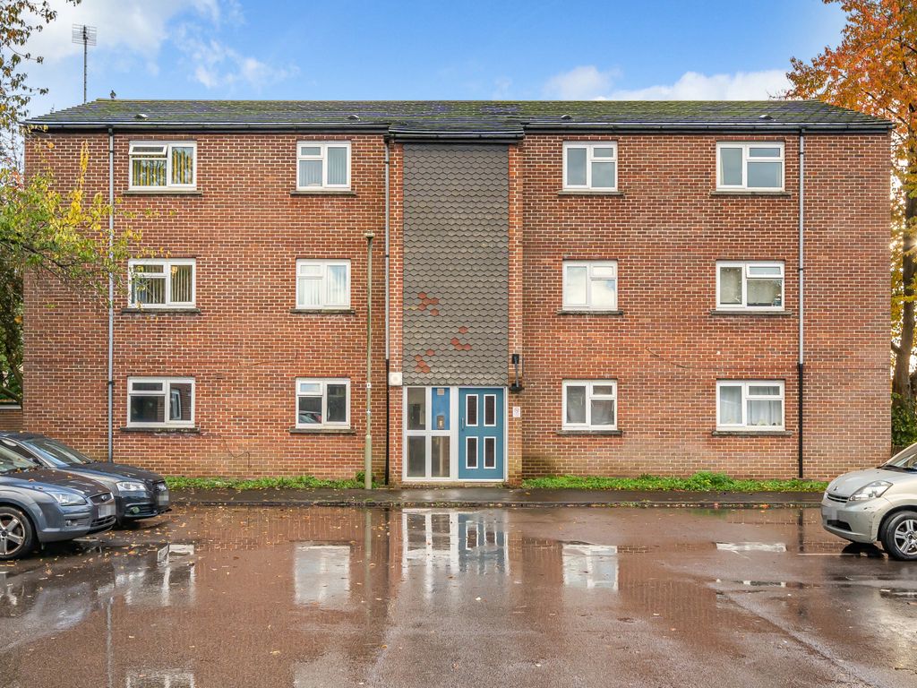 2 bed flat for sale in Pickett Avenue, Headington, Oxford, Oxfordshire