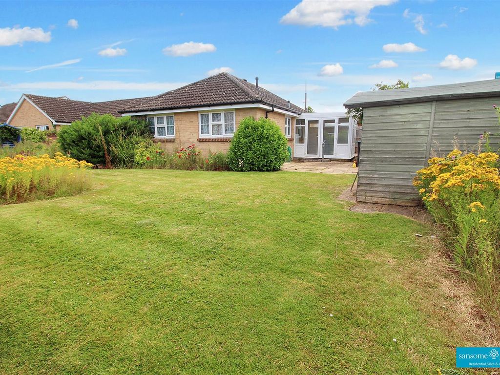 2 bed bungalow for sale in Condor Close, Tilehurst, Reading RG31, £
