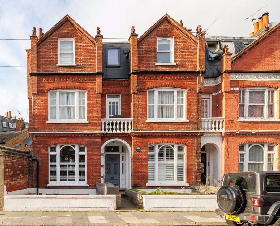 2 bed flat for sale in Bovingdon Road, London SW6, £750,000 Zoopla