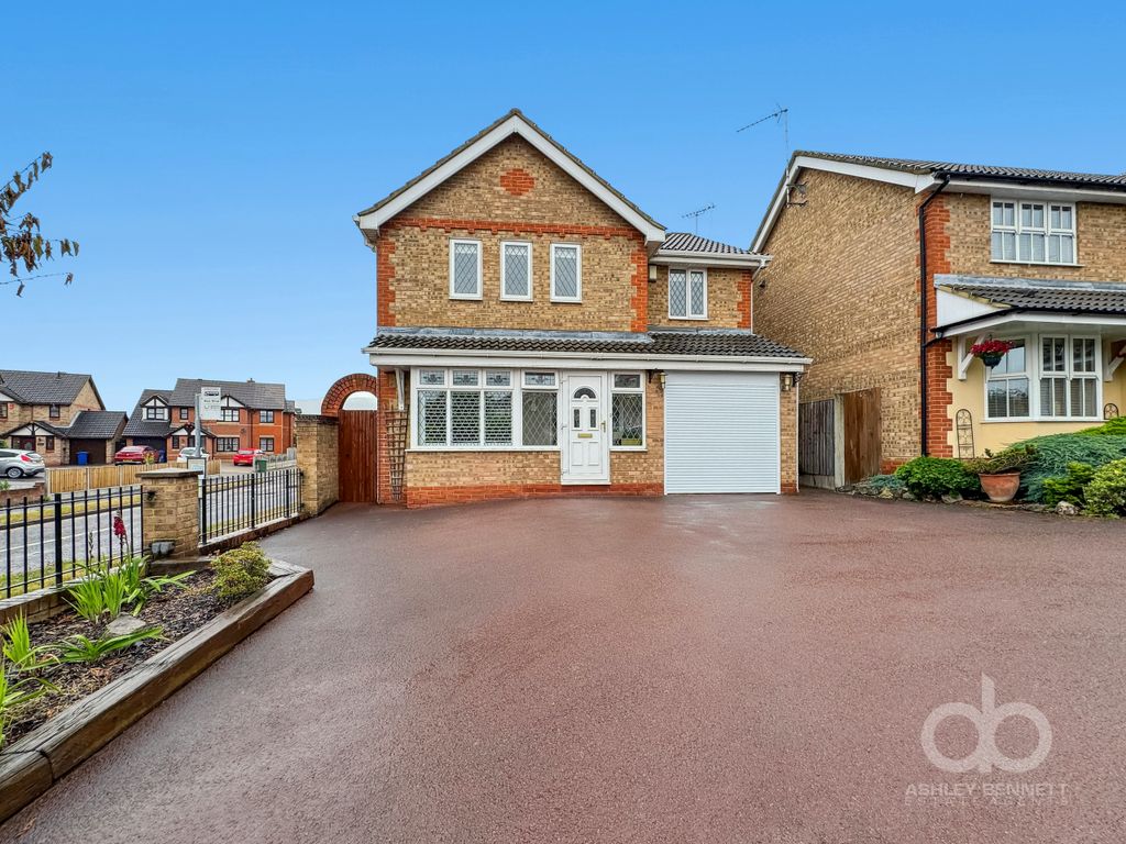 4 bed detached house for sale in Drake Road, Chafford Hundred RM16, £