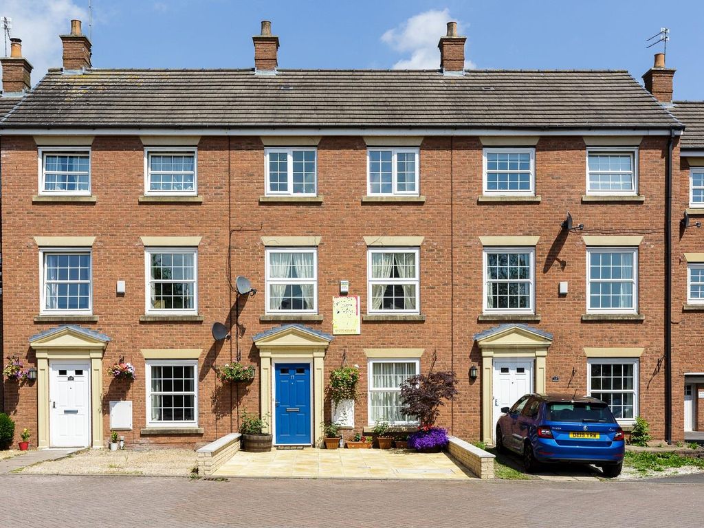 3 bed semidetached house for sale in Gibson Close, Nantwich, Cheshire