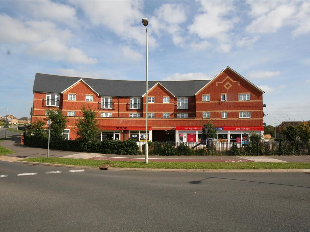 2 bed flat to rent in Richmond Meech Drive, Kennington, Ashford TN24, £