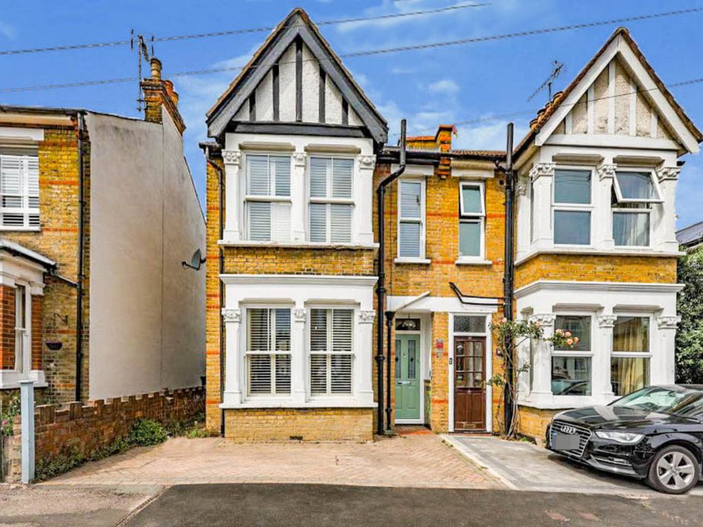4 bed semidetached house for sale in Lymington Avenue, LeighOnSea