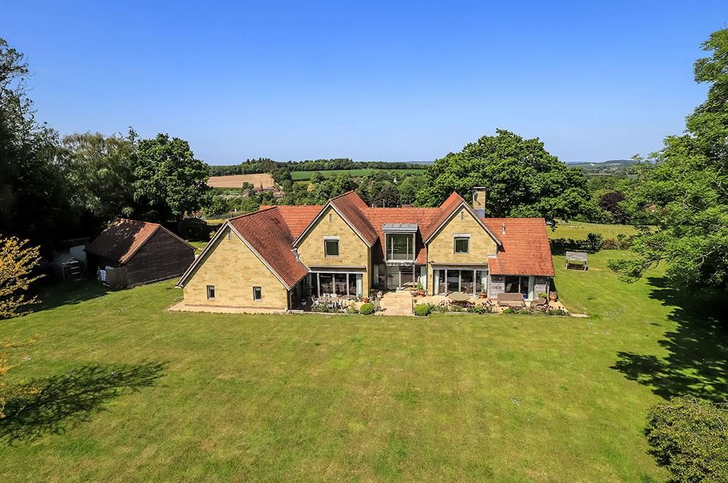 3 bed detached house for sale in Shirnall Hill, Upper Farringdon, Alton, Hampshire GU34, £