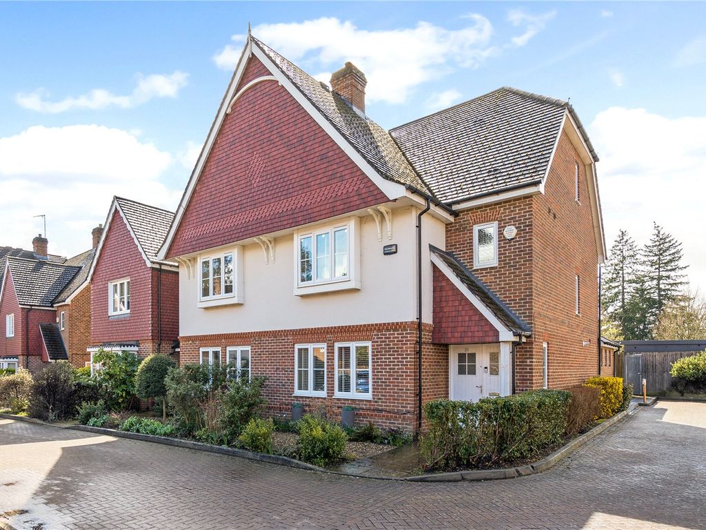 4 bed semidetached house for sale in Hedgerley Lane, Gerrards Cross