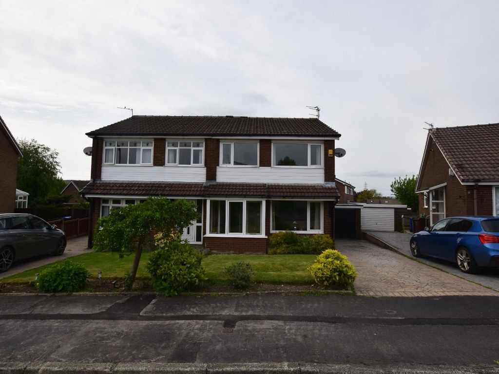 3 bed semidetached house to rent in Lodgeside, Clayton Le Moors