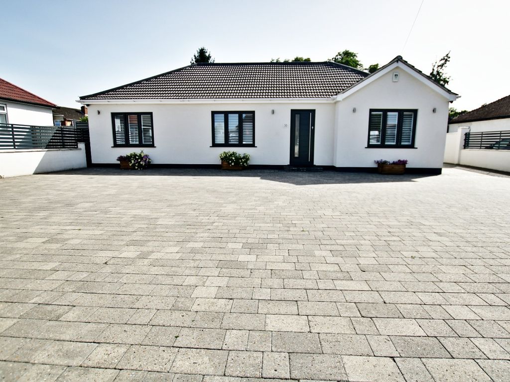 4 bed detached bungalow for sale in Heathwood Gardens, Swanley, Kent