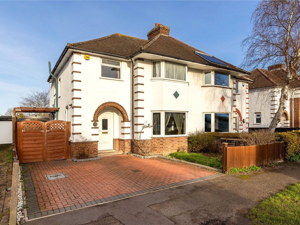 4 bed semidetached house for sale in Orchard Estate, Cambridge