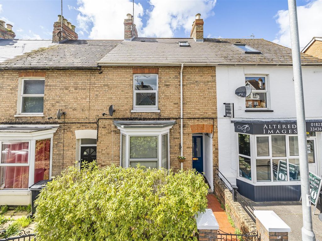 3 bed terraced house for sale in Staplegrove Road, Taunton TA2, £