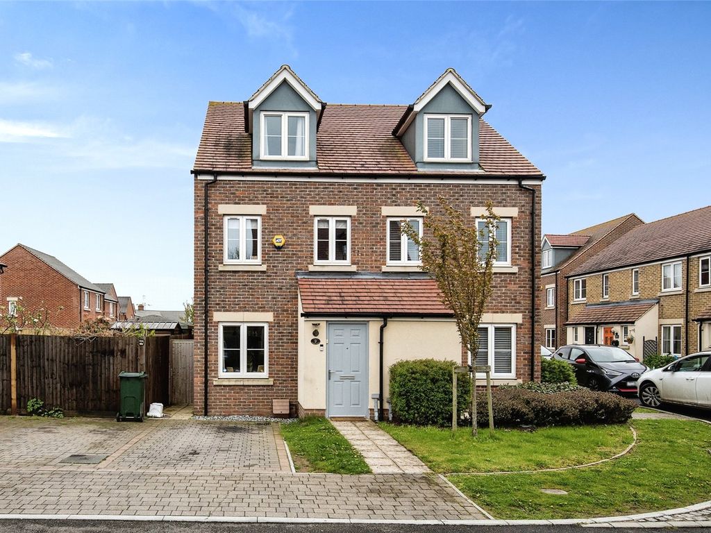 3 bed semidetached house for sale in Nutmeg Crescent, Iwade