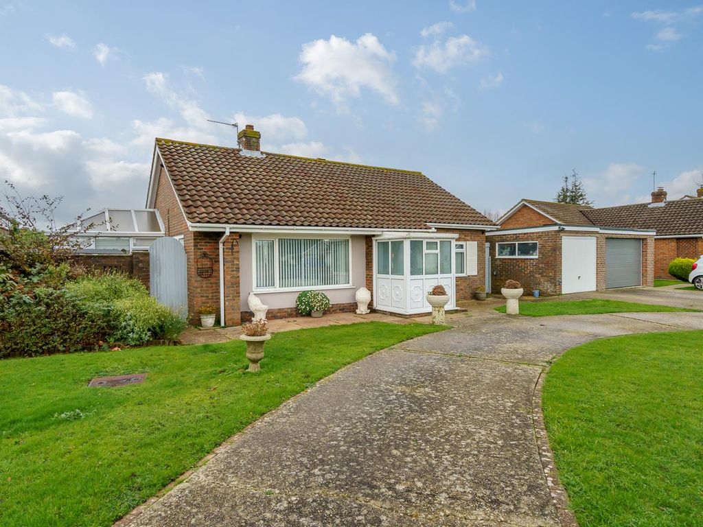 2 bed detached bungalow for sale in Trinity Way, West Meads, Bognor