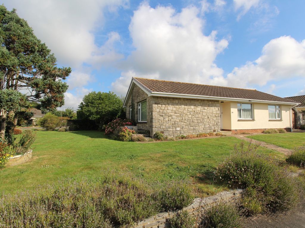 3 bed bungalow for sale in Old Pound Close, Lytchett Matravers BH16, £