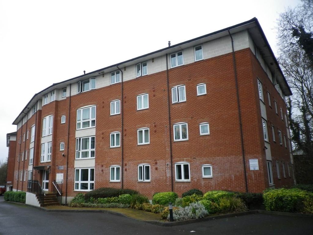 2 bed flat to rent in Kings Place, Hatfield, Hertfordshire AL9, £1,350