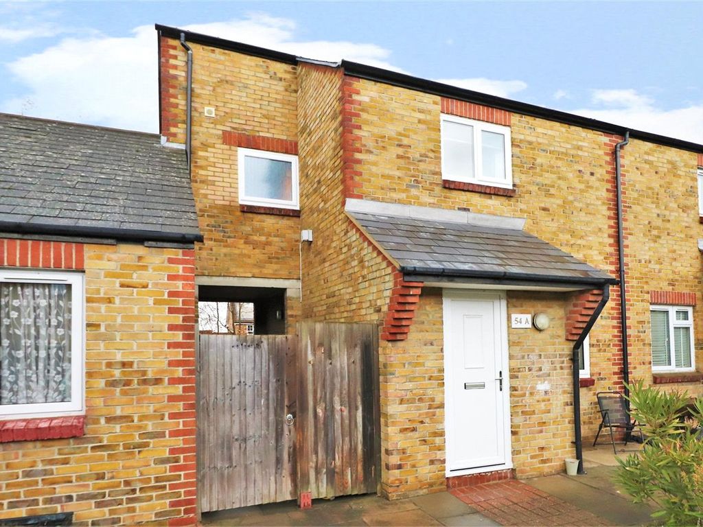 2 bed terraced house to rent in Broomfield Road, Kent DA10
