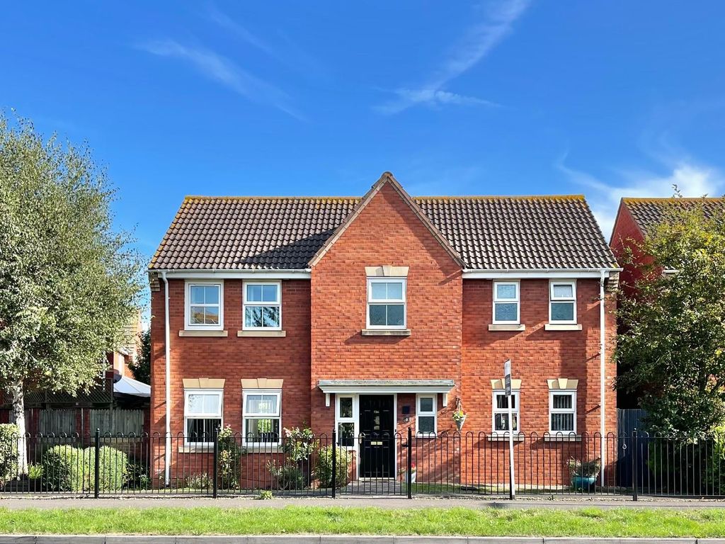 4 bed property for sale in Thorndike Way, BurnhamOnSea TA8 Zoopla