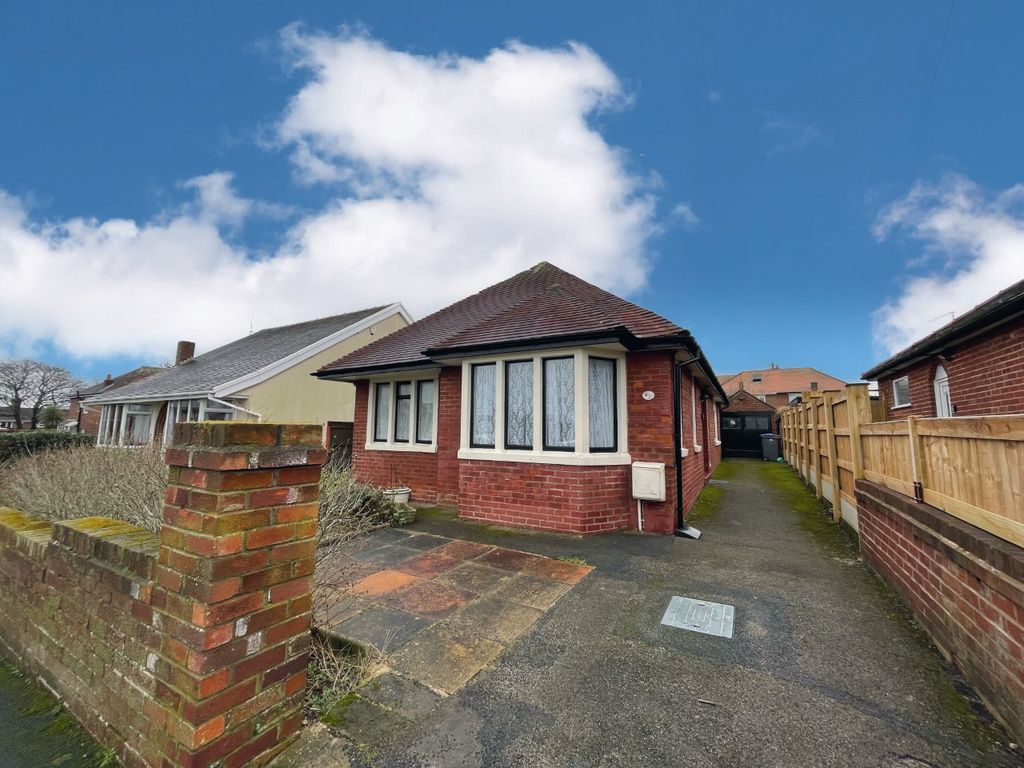 2 bed bungalow for sale in Bertrand Avenue, Blackpool FY3, £165,000