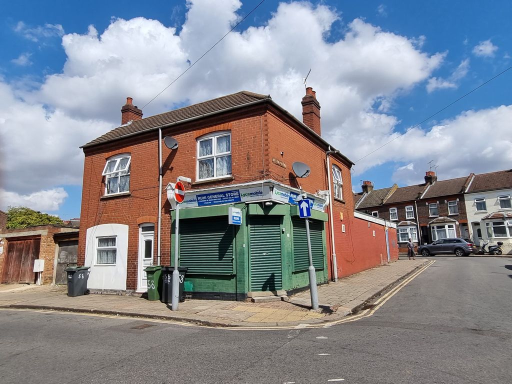 Highbury Road Luton Bedfordshire LU3  