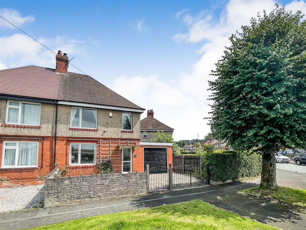 2 bed semidetached house to rent in Westminster Road, Leek