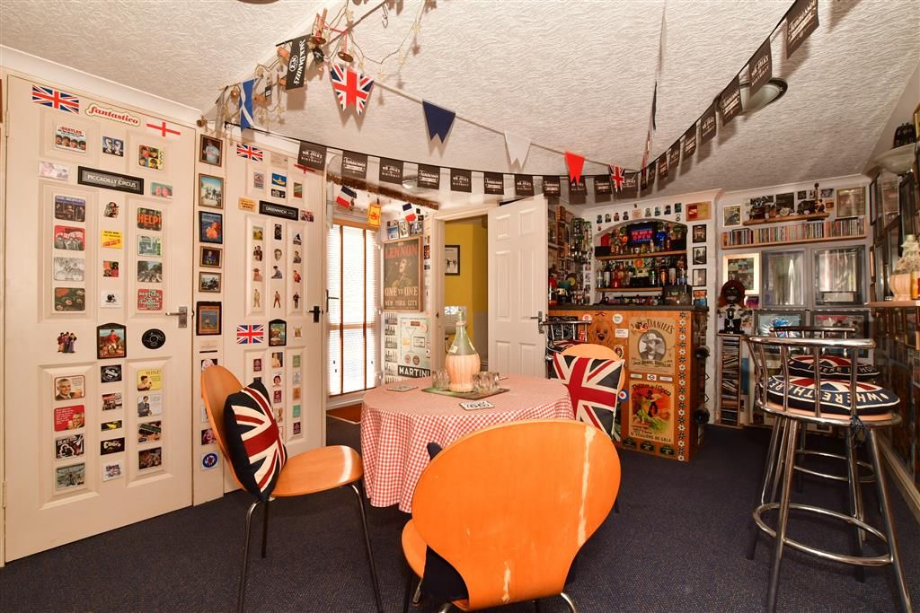 2 bed semidetached house for sale in Beacon Road, Chatham, Kent ME5, £