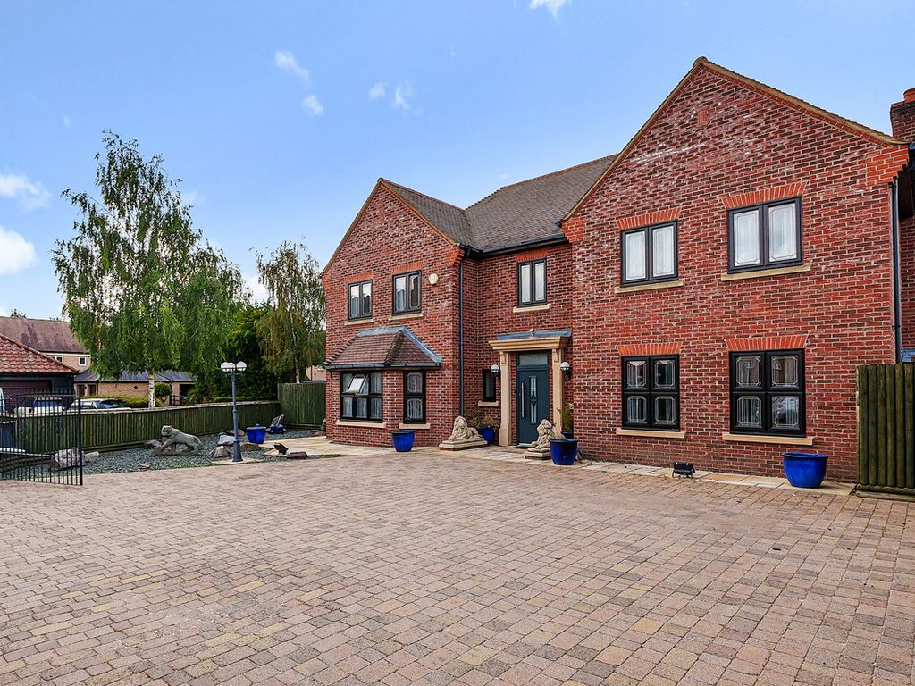5 bed detached house for sale in Lovett Green, Bedford MK45, £1,000,000