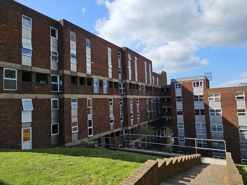 1 bed flat for sale in 24 Startpoint, Downs Road, Luton, Bedfordshire