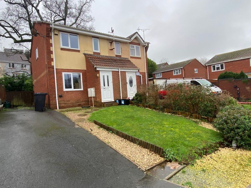 2 bed semidetached house to rent in Tudor Close, Paignton TQ4, £1,100