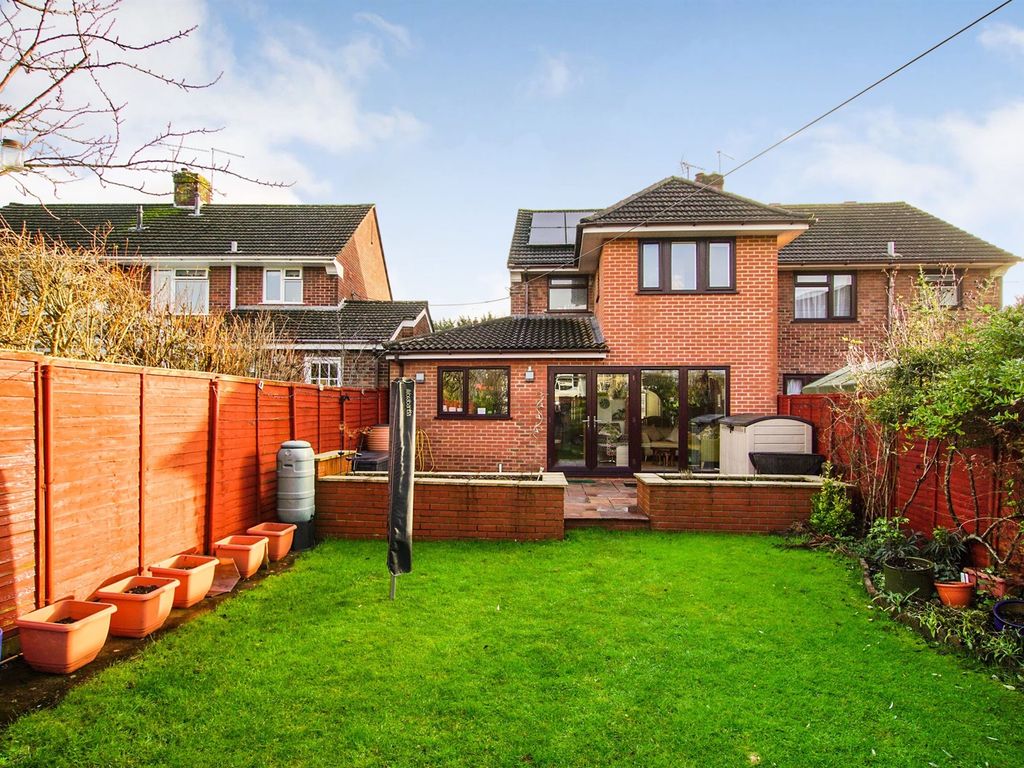 3 bed semidetached house for sale in Melrose Avenue, Yate, Bristol