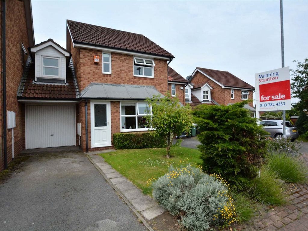 3 bed town house for sale in Meadowgate Croft, Lofthouse, Wakefield, West Yorkshire WF3 Zoopla