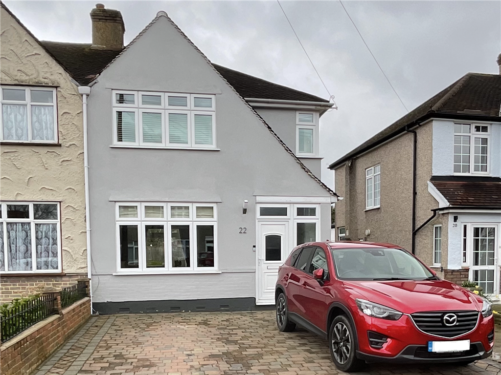3 bed semidetached house for sale in Fairford Avenue, Shirley, Croydon