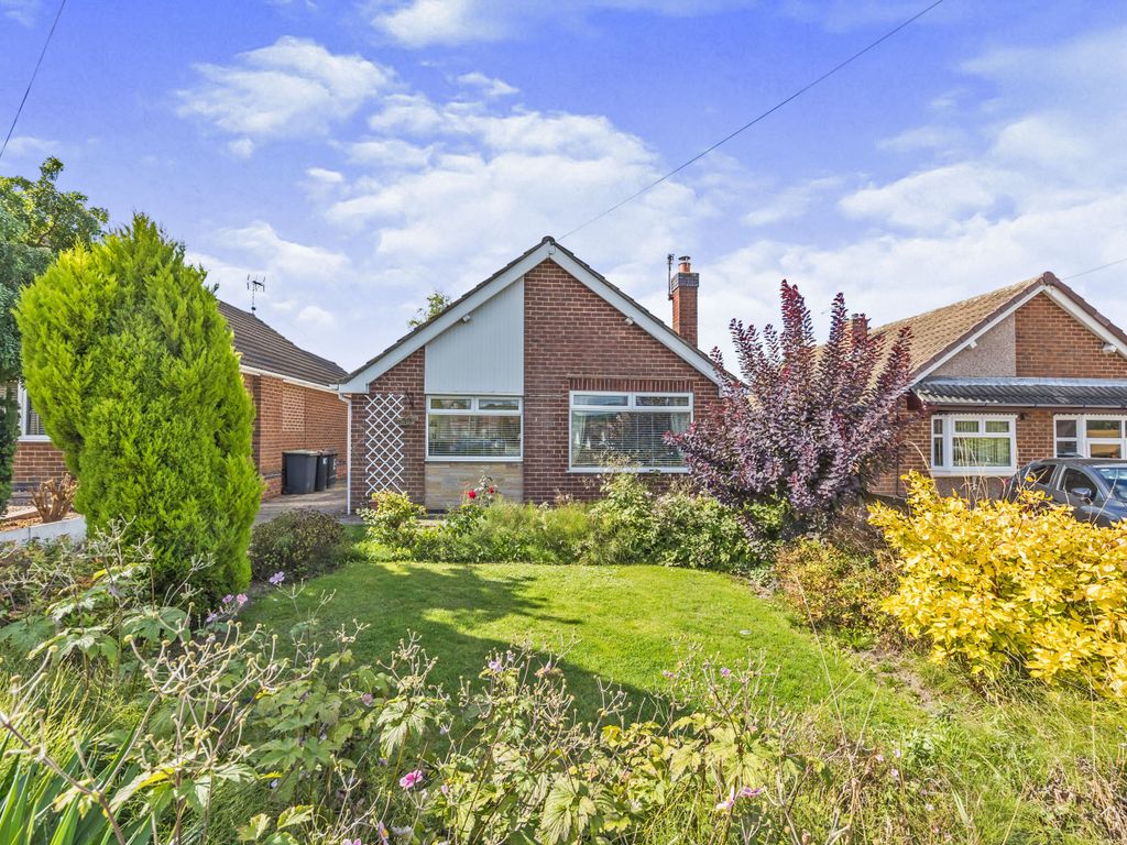 2 bed bungalow for sale in Dorothy Avenue, Newthorpe, Nottingham