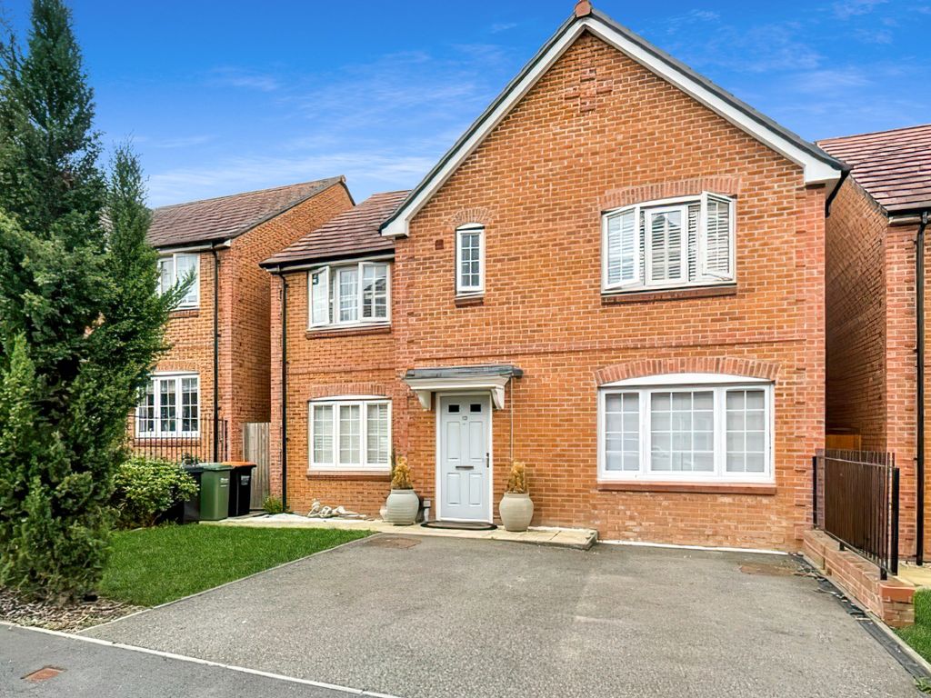 5 bed detached house for sale in The Baulk, Houghton Regis, Dunstable