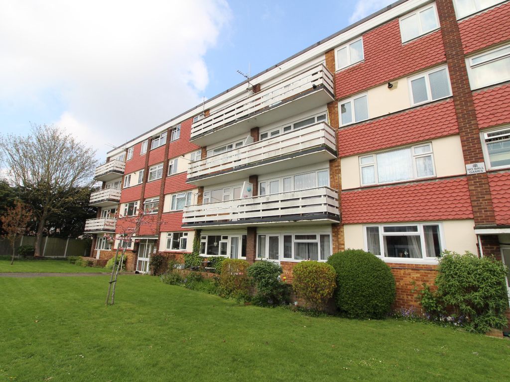 3 bed flat to rent in Templewood Court, Benfleet SS7 Zoopla