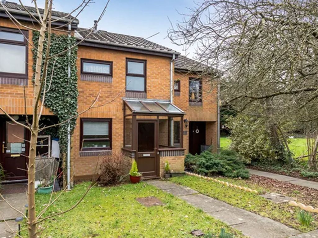 2 bed terraced house for sale in Skipton Way, Horley RH6, £290,000 Zoopla