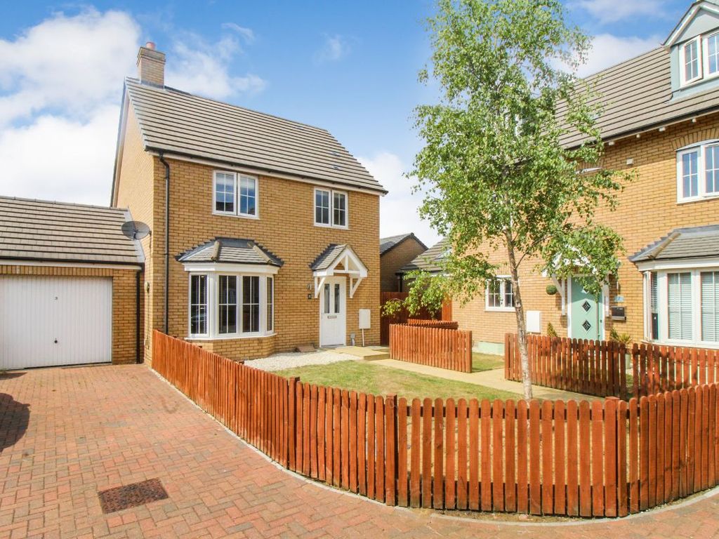 3 bed linkdetached house to rent in Arpins Pightle, Cranfield, Bedford