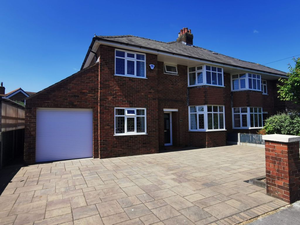 4 bed semidetached house for sale in Canberra Road, Leyland PR25, £
