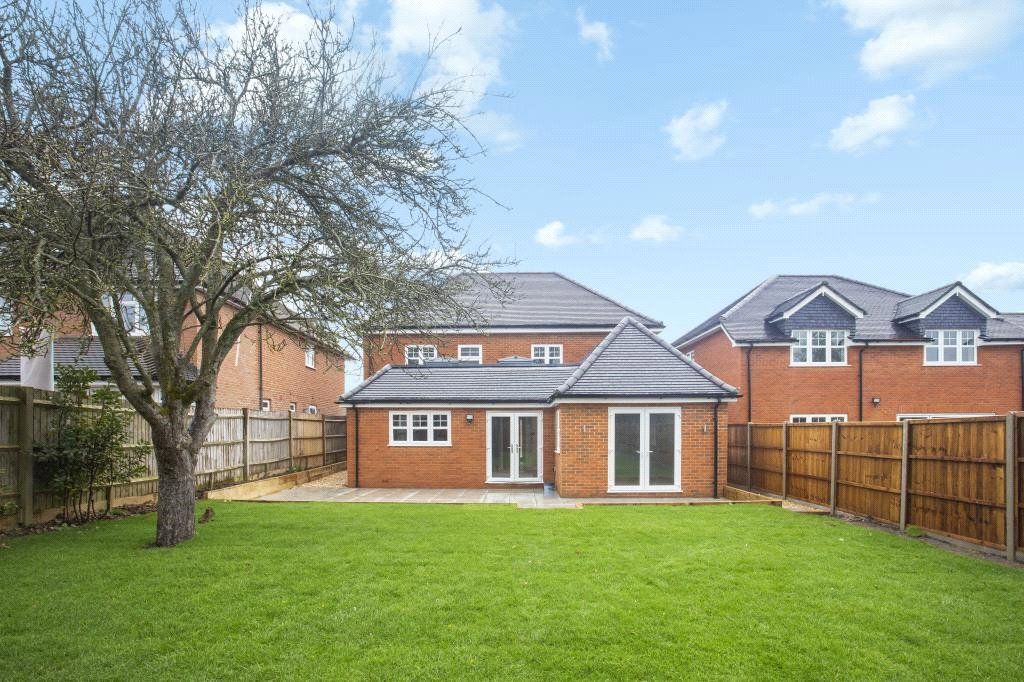 4 bed country house for sale in Park Avenue, Old Basing RG24 Zoopla
