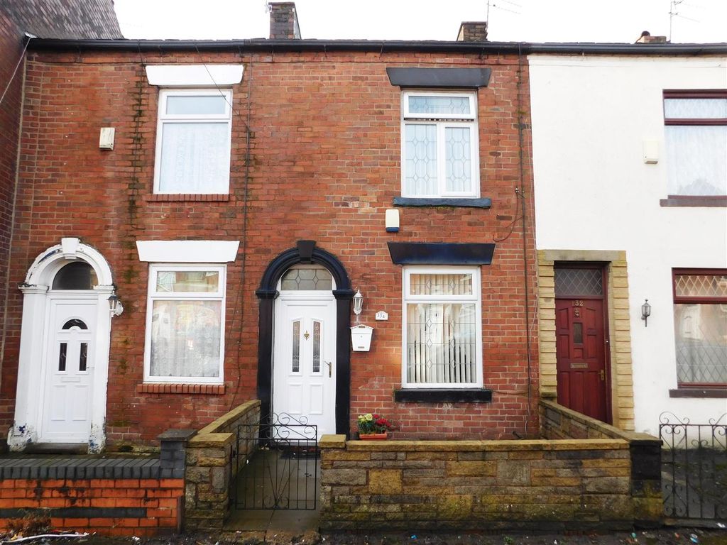 2 bed terraced house to rent in Roundthorn Road, Clarksfield, Oldham