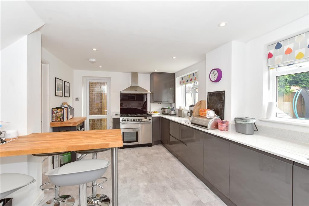 4 bed detached house for sale in Eastwell Close, Paddock Wood