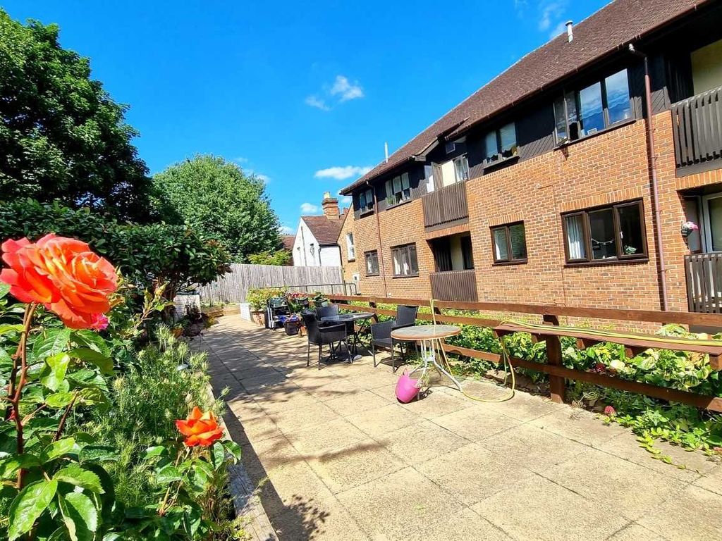 Gadeview, Cotterells, Boxmoor, Hemel Hempstead, Hertfordshire HP1  