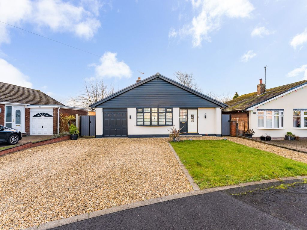3 bed detached bungalow for sale in Linkside Avenue, Winwick WA2, £