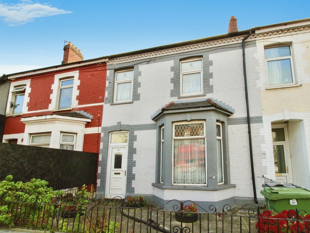 4 bed terraced house for sale in Penarth Road, Cardiff CF11, £200,000