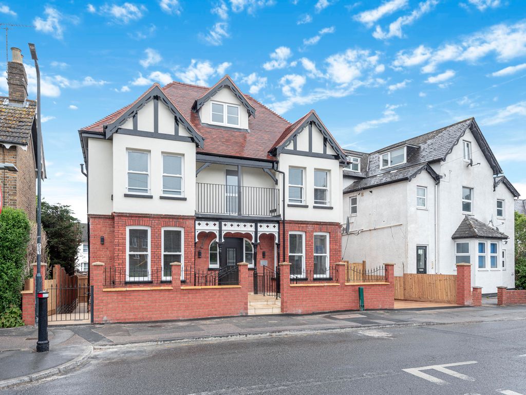 2 bed flat to rent in Norfolk Road, Maidenhead SL6, £1,700 pcm Zoopla