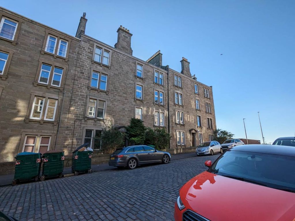 2 bed flat to rent in Forest Park Road, Dundee DD1, £900 pcm Zoopla