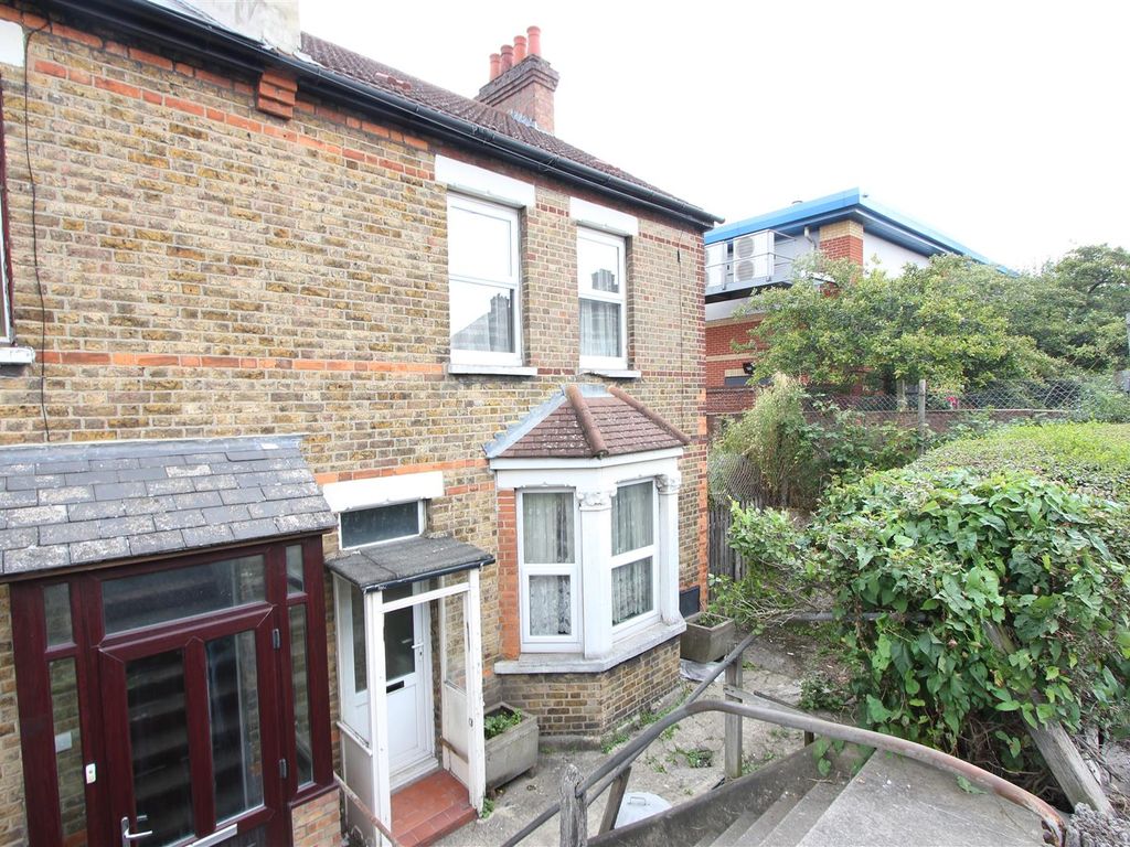 2 bed end terrace house for sale in Beulah Grove, Croydon CR0, £350,000