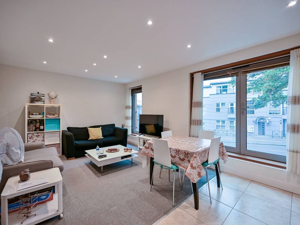 1 bed flat for sale in Kingston Hill, Kingston, Kingston Upon Thames
