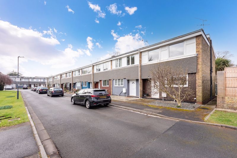3 bed terraced house for sale in Lynton Green, Maidenhead SL6 Zoopla
