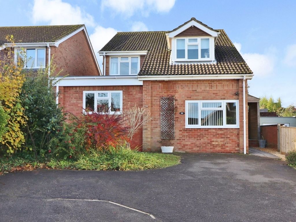 4 bed detached house for sale in Bursledon Road, Hedge End SO30, £