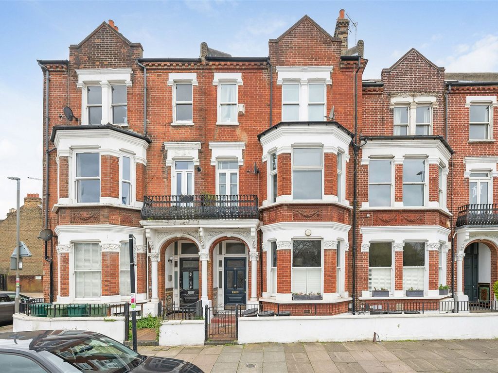 2 bed flat for sale in Wandsworth Common West Side, London SW18, £